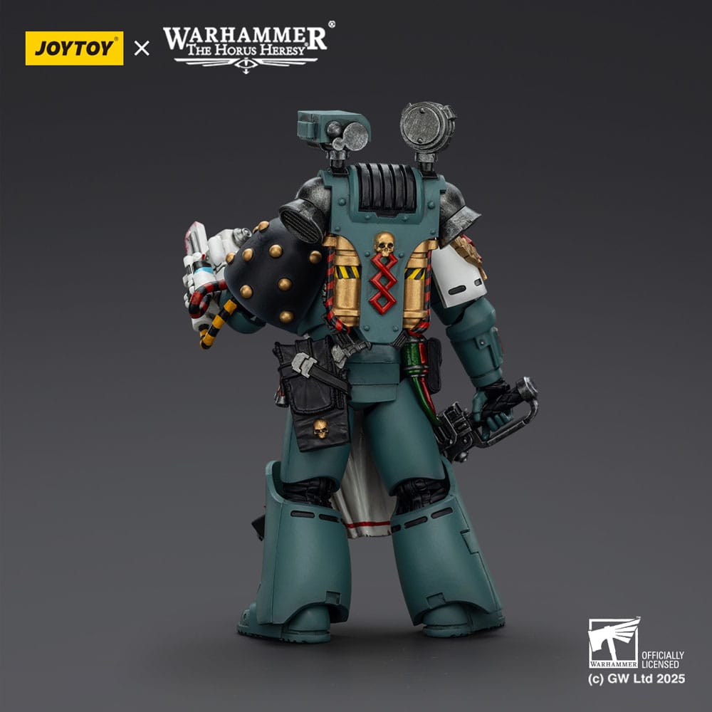 Warhammer 40,000: Sons of Horus figurine Legion Apothecary 12 cm